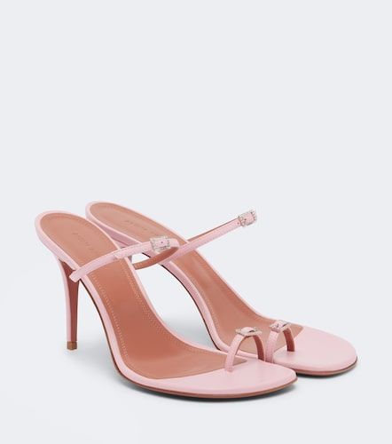 Mules Adut en cuir à ornements - Amina Muaddi - Modalova