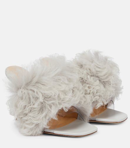 Mules en shearling et PVC - Magda Butrym - Modalova