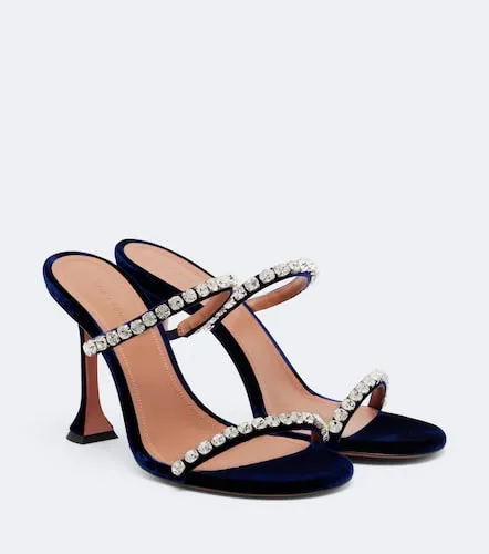 Mules Gigi en velours à ornements - Amina Muaddi - Modalova