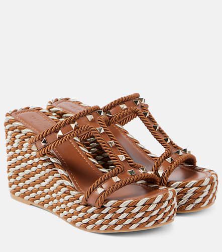 Mules compensées Rockstud en cuir - Valentino Garavani - Modalova