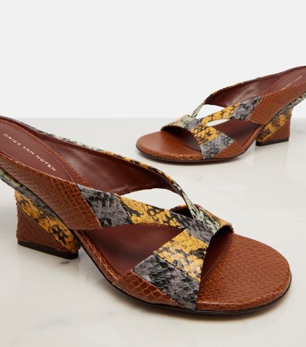 Mules en cuir à effet serpent - Dries Van Noten - Modalova