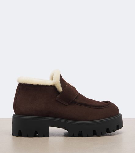 Bottines en daim et shearling à logo - Prada - Modalova