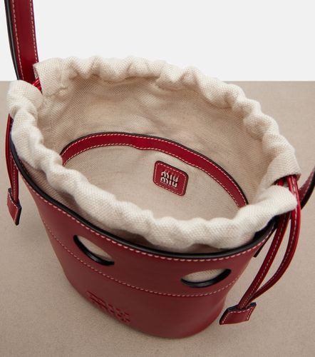 Sac seau en cuir à découpes - Miu Miu - Modalova