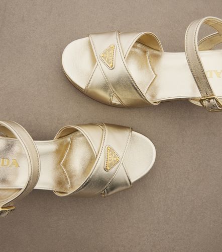 Sandales à plateau en cuir métallisé - Prada - Modalova