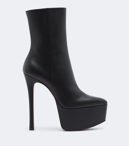 Bottines Cynthia en cuir à plateau - Amina Muaddi - Modalova