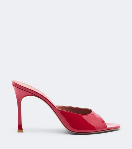 Mules Alexa en cuir verni - Amina Muaddi - Modalova