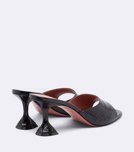 Mules Lupita en cuir façon croco - Amina Muaddi - Modalova