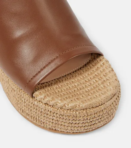Mules compensées en cuir et raphia - Gianvito Rossi - Modalova