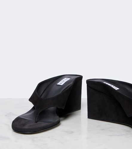 Alaïa Mules compensées Cube 75 en daim - Alaia - Modalova