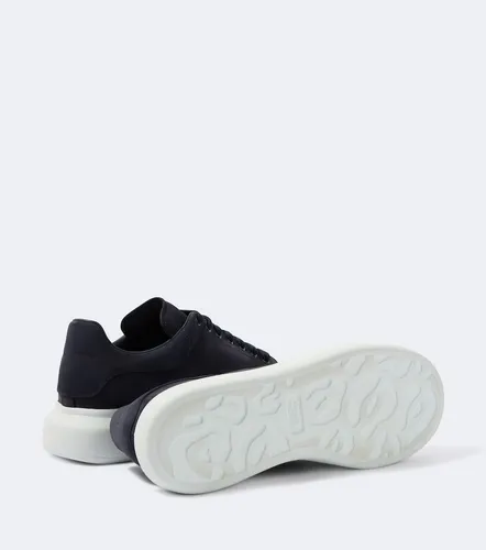 Baskets Oversized en cuir et daim - McQueen - Modalova