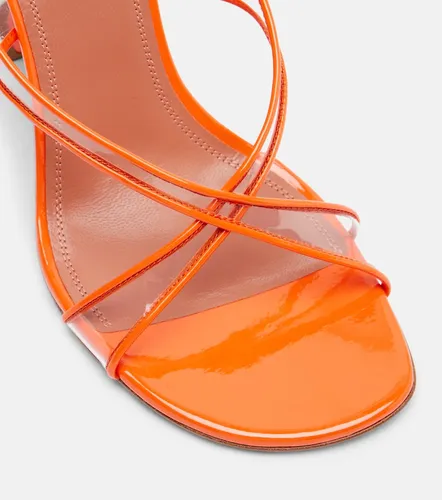 Sandales Lena 90 en PVC et cuir verni - Amina Muaddi - Modalova