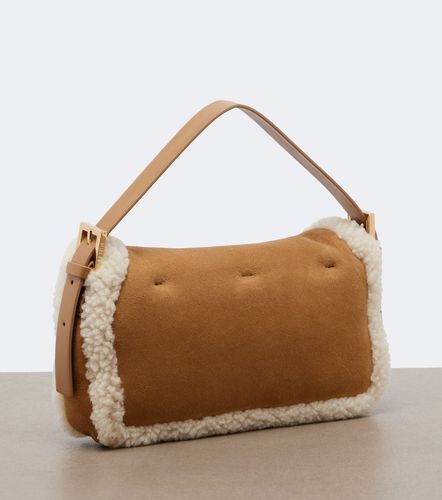 Sac porté épaule Baguette® 26424 en daim - Fendi - Modalova