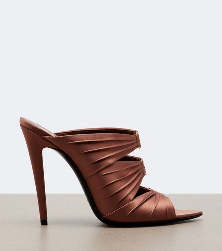 Mules Emilie en crêpe satin - Saint Laurent - Modalova