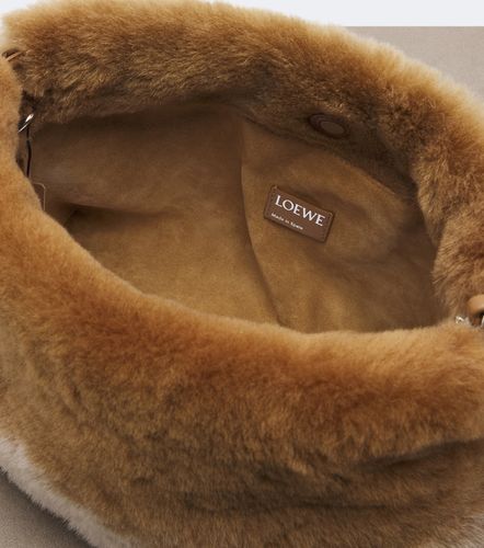 Pochette Flamenco Medium en shearling - Loewe - Modalova