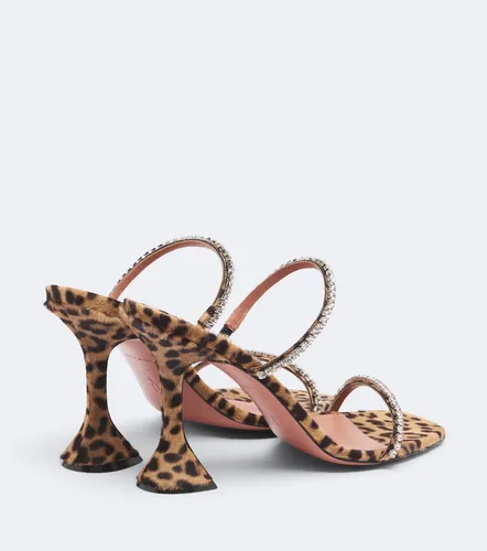 Mules Gilda en cuir façon poulain - Amina Muaddi - Modalova