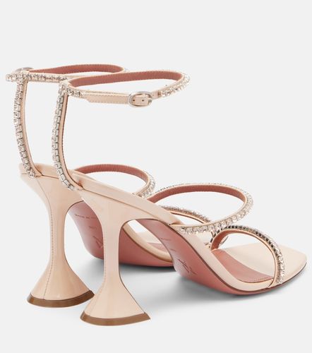 Sandales Gilda en cuir verni à ornements - Amina Muaddi - Modalova