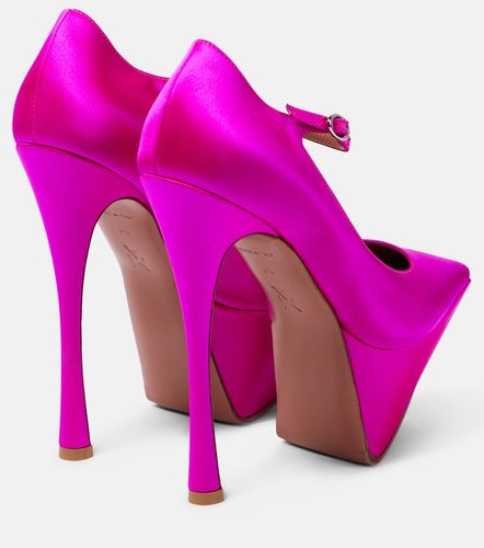 Escarpins Yigit à plateau en satin - Amina Muaddi - Modalova