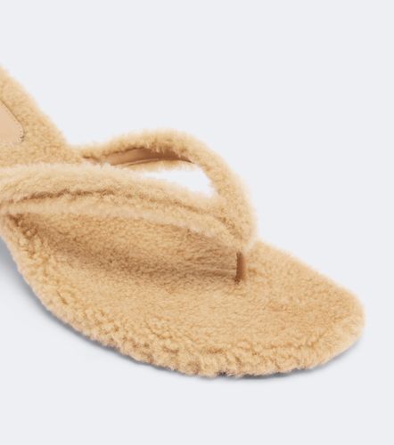 Mules Juliette en shearling - Amina Muaddi - Modalova