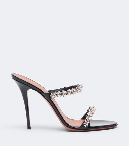 Mules Elizabeth en cuir à ornements - Amina Muaddi - Modalova