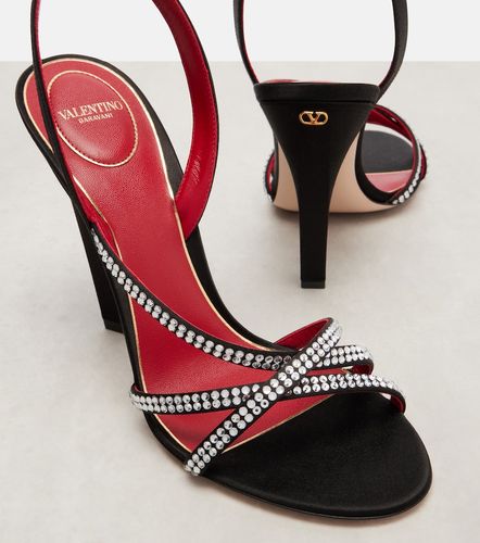 Sandales Dans Le Foyer 105 en satin à cristaux - Valentino Garavani - Modalova