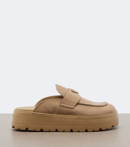 Prada Mules compensées en daim - Prada - Modalova