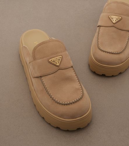 Prada Mules compensées en daim - Prada - Modalova