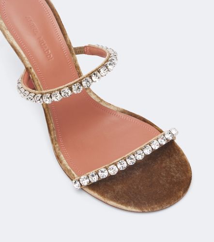 Mules Gigi en velours à ornements - Amina Muaddi - Modalova