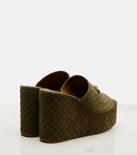 Mules compensées Horsebit GG en daim - Gucci - Modalova