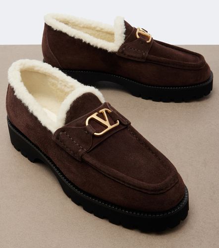Mocassins VLogo en daim et shearling - Valentino Garavani - Modalova