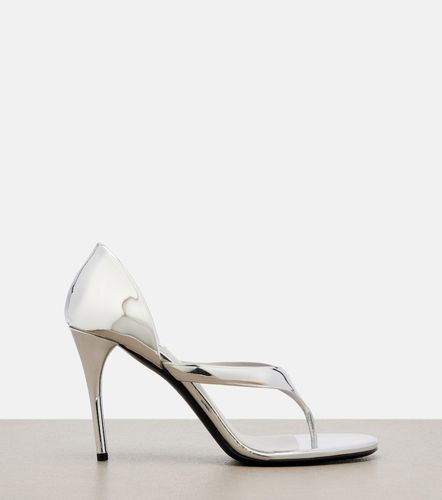 Alaïa Sandales Infradito en cuir métallisé - Alaia - Modalova
