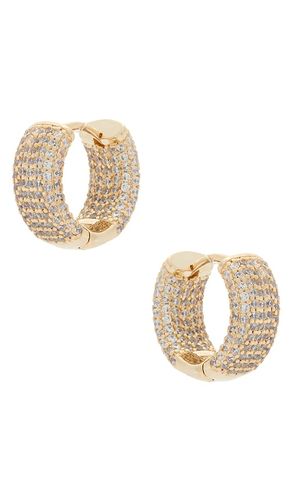 BOUCLES D'OREILLES HUGGIES MINI PAVE en - By Adina Eden - Modalova
