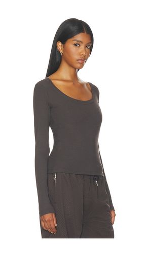 Rib Scoop Neck Long Sleeve Top en . Taille M. Also en S, XL, XS - Adanola - Modalova
