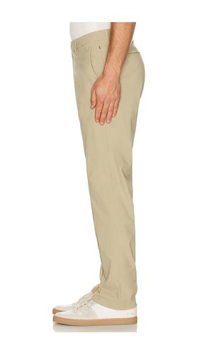 Essential Men's Chino 32' Trouser in . Size 30. Also in 36 - Beyond Yoga - Modalova