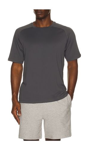 All in Active Tee in . Size M. Also in S, XL/1X, XXL/2X - Beyond Yoga - Modalova