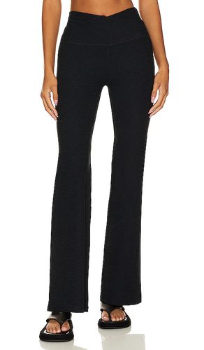 PANTALON BOOTCUT AT YOUR LEISURE in . Size S, XS - Beyond Yoga - Modalova