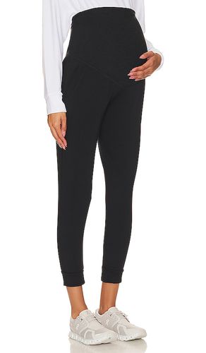 PANTALON SWEAT DE MATERNITÉ HOLD ME CLOSE in . Size S, XS - Beyond Yoga - Modalova