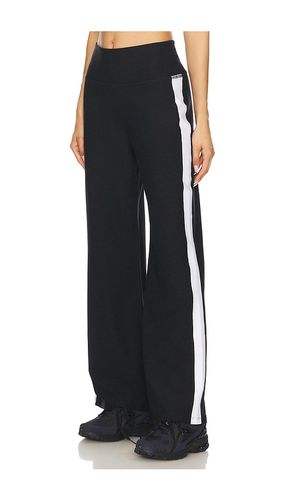 PANTALON RAYÉ SPACEDYE LAID BACK in . Size M, S, XL, XS - Beyond Yoga - Modalova