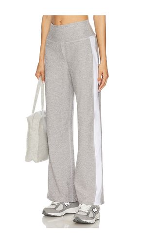 PANTALON RAYÉ SPACEDYE LAID BACK en . Taille L. Also en M, S, XL, XS - Beyond Yoga - Modalova