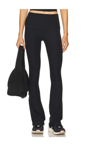 PANTALON BOOTCUT AVEC REVERS SPACEDYE in . Size M, S, XL, XS - Beyond Yoga - Modalova