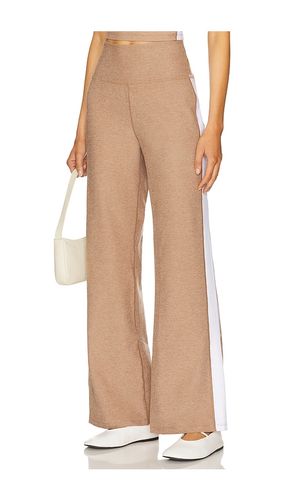 PANTALON RAYÉ SPACEDYE LAID BACK in . Size M, S, XL - Beyond Yoga - Modalova