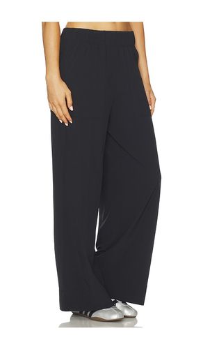 Easy Wide Leg Pant in . Size M. Also in - Beyond Yoga - Modalova