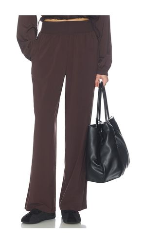 PANTALON LARGE MOVE FREE en . Taille M. Also en S - Beyond Yoga - Modalova