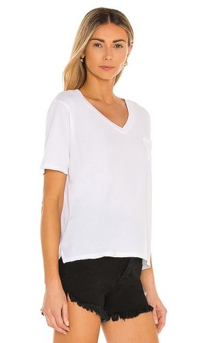 T-SHIRT ENCOLURE V UNE POCHE ULTRA-LÉGER en . Taille XS. Also en S, M, L, XL - Bobi - Modalova