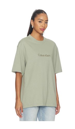T-SHIRT RAS DE COU RELAXED en . Taille L. Also en M, S, XL/1X, XS - Calvin Klein - Modalova