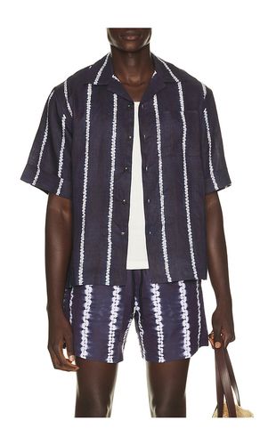Shibori Stripe Cuffed Camp Collar Shirt in . Size L. Also in M, XL/1X, XXL/2X - Commas - Modalova