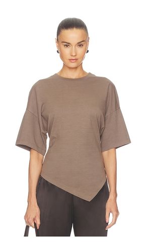 Supima Structured Jersey Assymetrical Tee en . Taille L. Also en M, S, XS - Enza Costa - Modalova