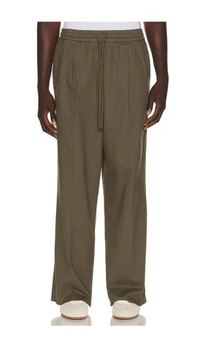 PANTALON PLEAT en . Taille L. Also en M, S, XL/1X, XS - Fear of God ESSENTIALS - Modalova