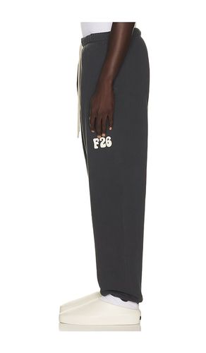 Classic Fleece Sweatpant en . Taille L. Also en M, S, XL/1X, XS, XXL/2X, XXXL/3X - Fear of God ESSENTIALS - Modalova