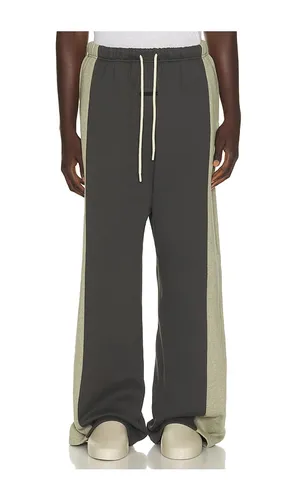 PANTALON PANELLED en . Taille L. Also en M, S, XL/1X - Fear of God ESSENTIALS - Modalova