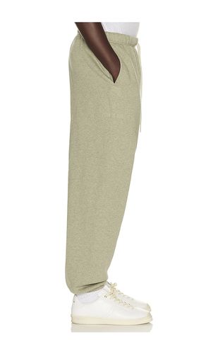 PANTALON SWEAT CLASSIC en . Taille L. Also en M, S, XL/1X, XXL/2X, XXXL/3X - Fear of God ESSENTIALS - Modalova